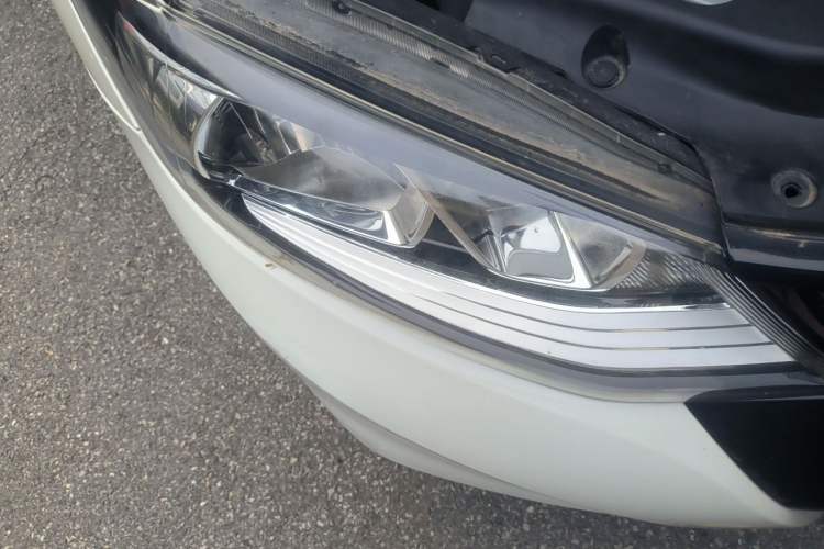 Used Nissan Tiida 2016 1.6L CVT Smart Drive Edition Right Front Headlight