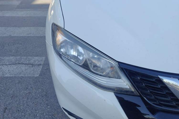 Used Nissan Tiida 2016 1.6L CVT Smart Drive Edition Right Front Headlight