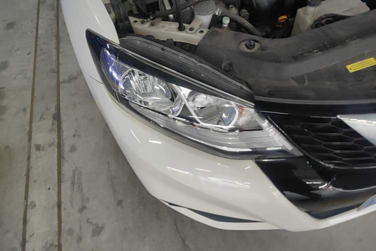 Used Nissan Tiida 2016 1.6L CVT Cool Dynamic Edition Right Front Headlight