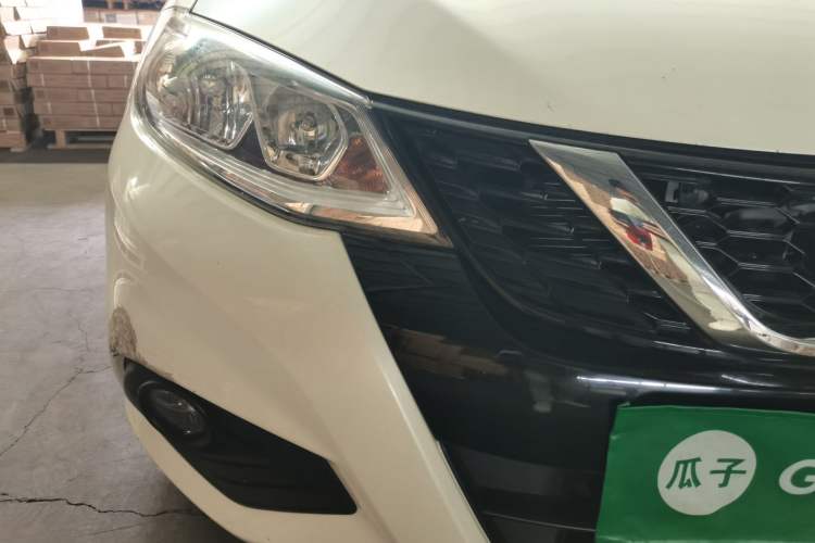 Used Nissan Tiida 2016 1.6L CVT Cool Dynamic Edition Right Front Headlight