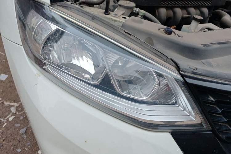 Used Nissan Tiida 2016 1.6L CVT Cool Dynamic Edition Right Front Headlight