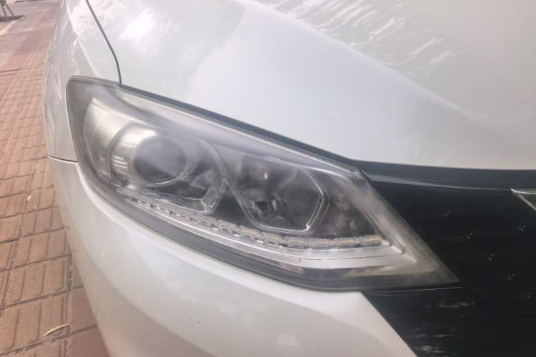 Used Nissan Tiida 2016 1.6L CVT Smart Drive Edition Right Front Headlight