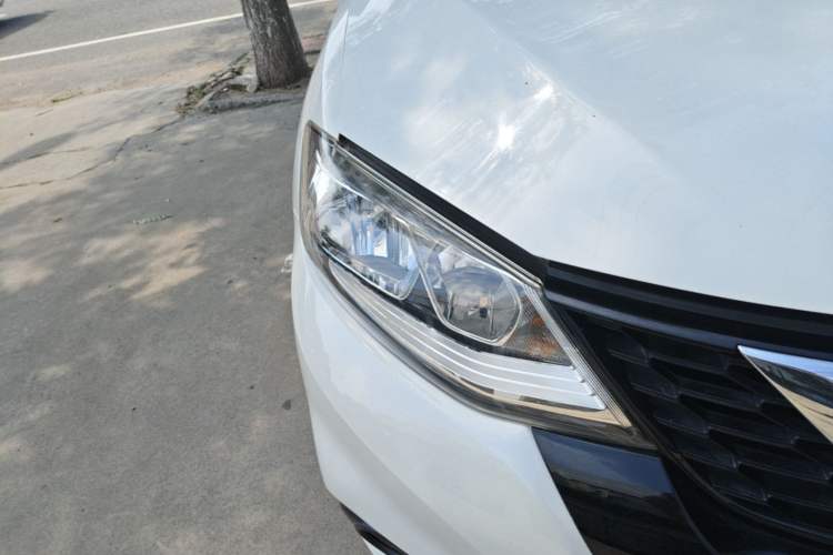 Used Nissan Tiida 2016 1.6L CVT Cool Dynamic Edition Right Front Headlight