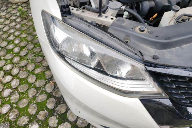 Used Nissan Tiida 2016 1.6L CVT Smart Drive Edition Right Front Headlight