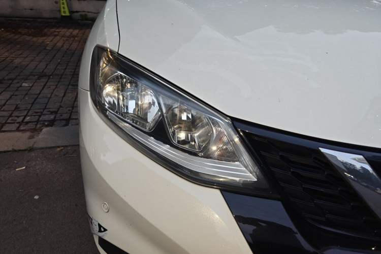 Used Nissan Tiida 2016 1.6L CVT Smart Drive Edition Right Front Headlight