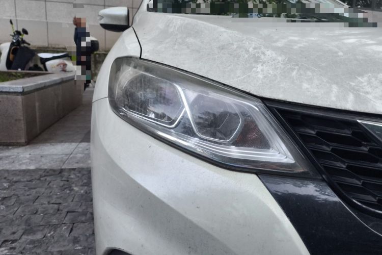 Used Nissan Tiida 2016 1.6L CVT Smart Drive Edition Right Front Headlight