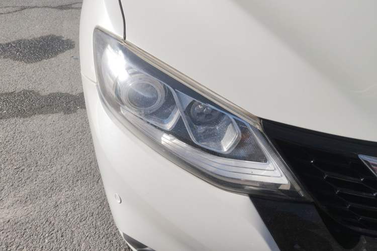 Used Nissan Tiida 2016 1.6L CVT Smart Drive Edition Right Front Headlight