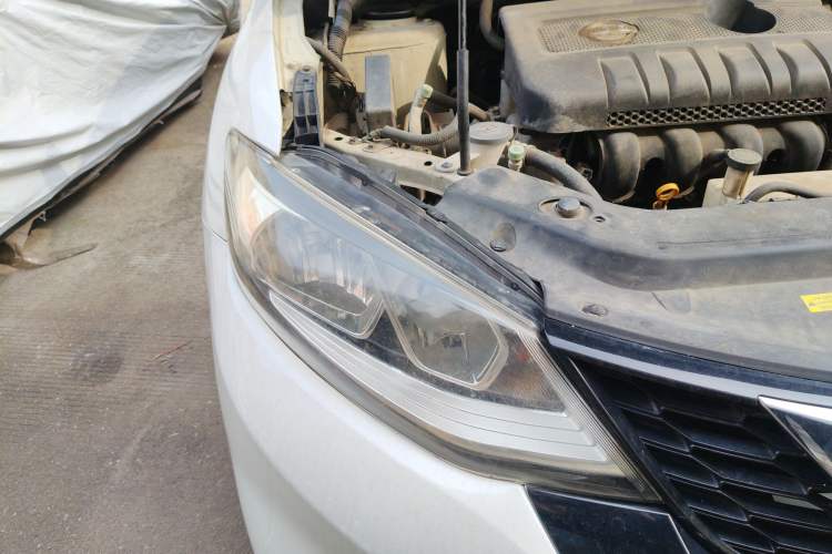 Used Nissan Tiida 2016 1.6L CVT Cool Dynamic Edition Right Front Headlight