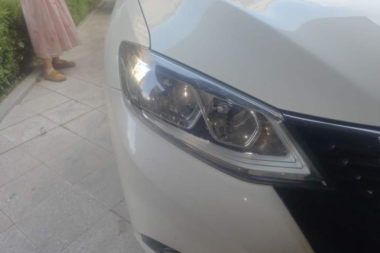Used Nissan Tiida 2016 1.6L CVT Cool Dynamic Edition Right Front Headlight