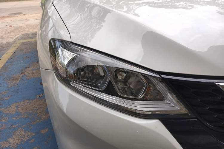 Used Nissan Tiida 2016 1.6L CVT Cool Dynamic Edition Right Front Headlight