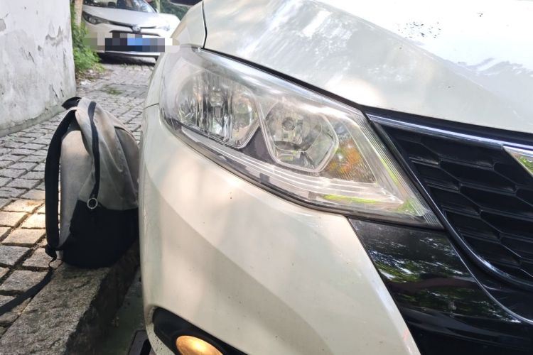 Used Nissan Tiida 2016 1.6L CVT Cool Dynamic Edition Right Front Headlight