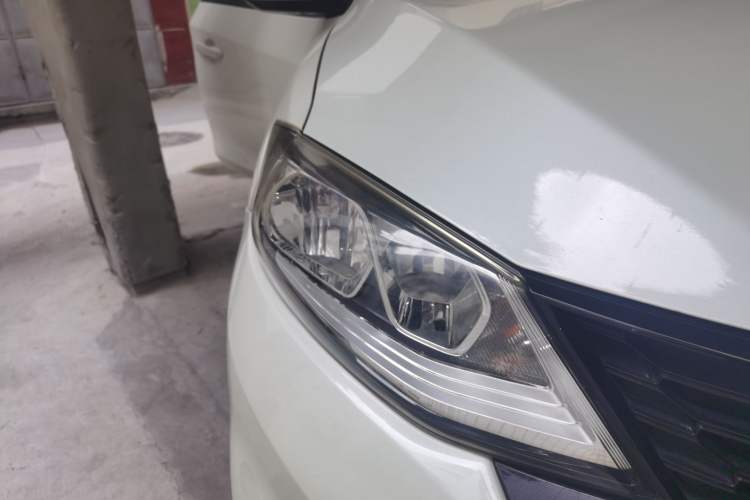 Used Nissan Tiida 2016 1.6L CVT Smart Drive Edition Right Front Headlight