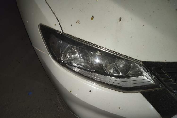 Used Nissan Tiida 2016 1.6L Manual Cool Edition Right Front Headlight