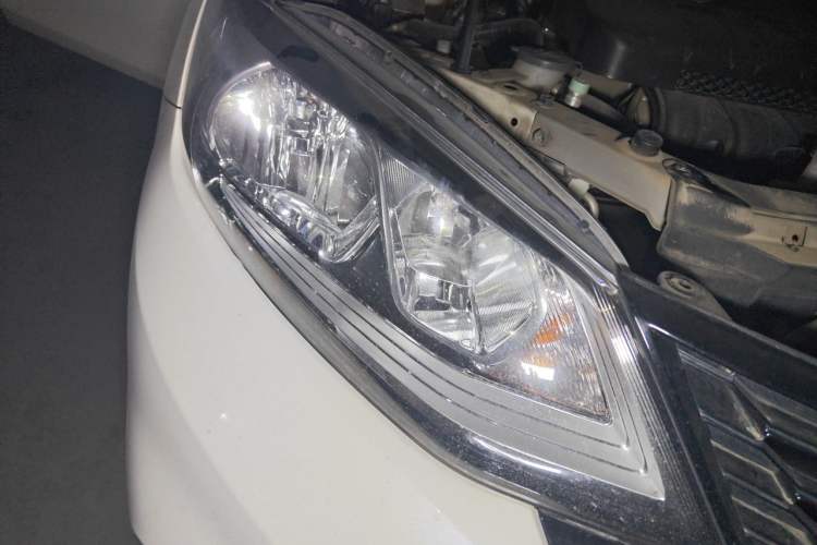 Used Nissan Tiida 2016 1.6L CVT Cool Dynamic Edition Right Front Headlight