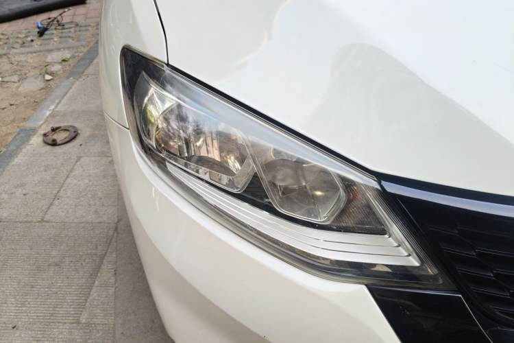 Used Nissan Tiida 2016 1.6L CVT Cool Dynamic Edition Right Front Headlight