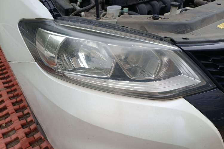 Used Nissan Tiida 2016 1.6L CVT Smart Drive Edition Right Front Headlight