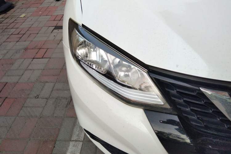 Used Nissan Tiida 2016 1.6L CVT Smart Drive Edition Right Front Headlight