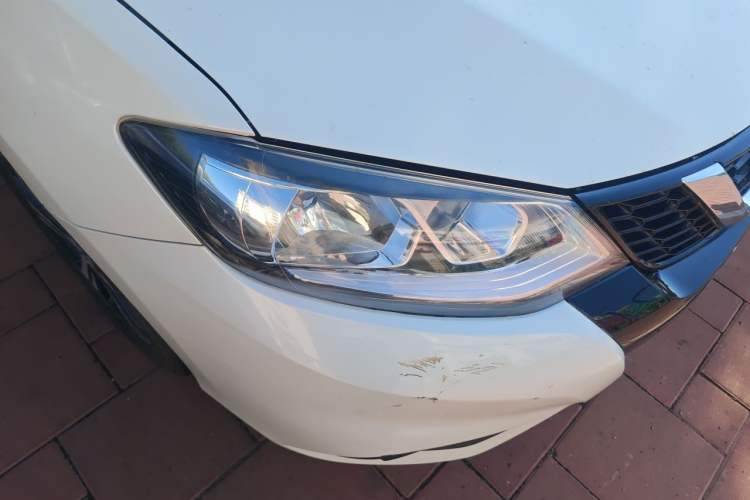 Used Nissan Tiida 2016 1.6L CVT Cool Dynamic Edition Right Front Headlight