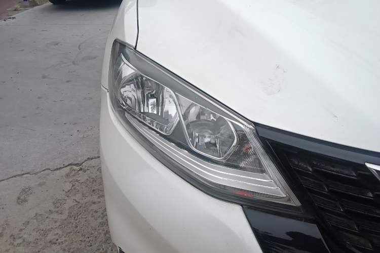 Used Nissan Tiida 2016 1.6L CVT Smart Drive Edition Right Front Headlight