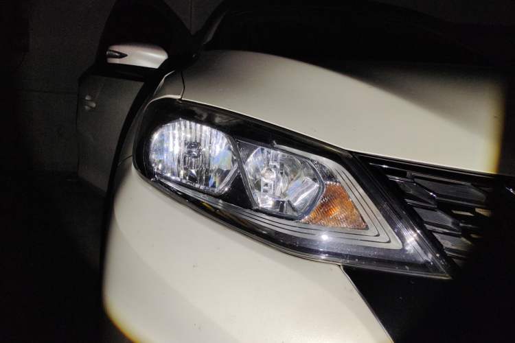 Used Nissan Tiida 2016 1.6L CVT Smart Drive Edition Right Front Headlight
