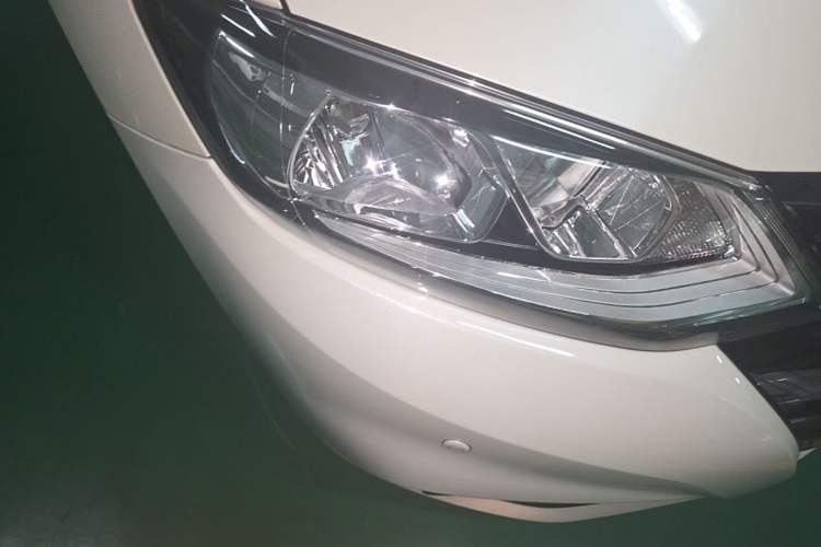 Used Nissan Tiida 2016 1.6L CVT Smart Drive Edition Right Front Headlight