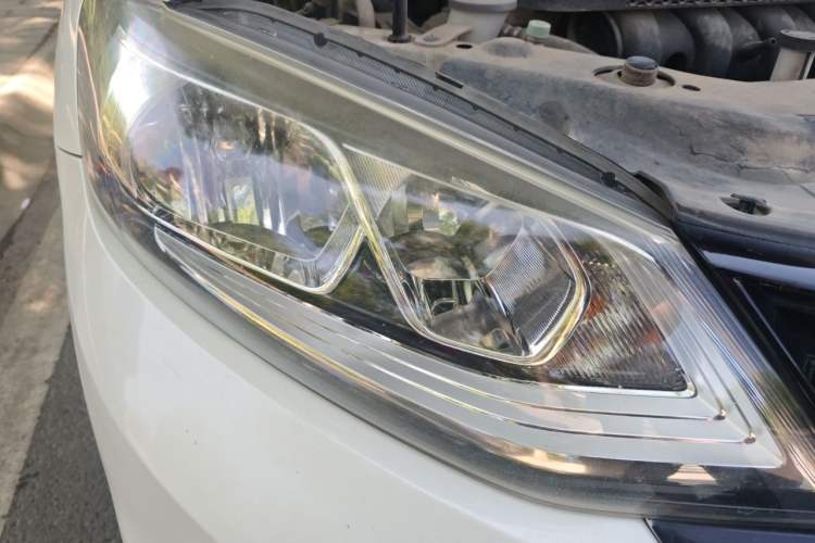 Used Nissan Tiida 2016 1.6L CVT Smart Drive Edition Right Front Headlight