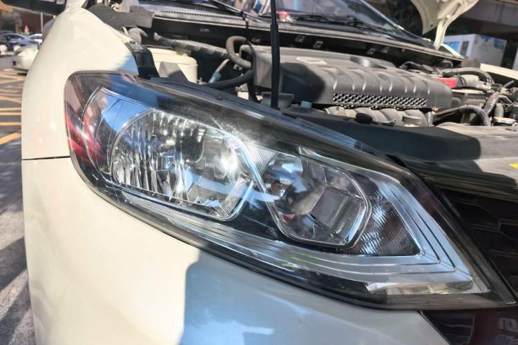 Used Nissan Tiida 2016 1.6L CVT Smart Drive Edition Right Front Headlight