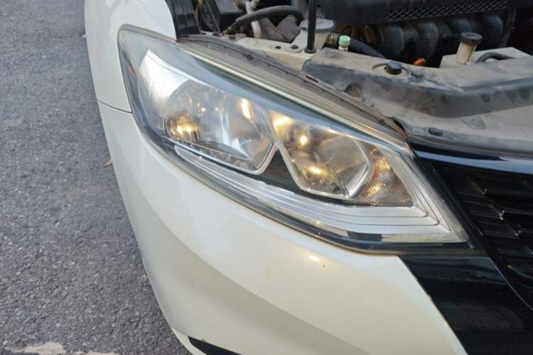 Used Nissan Tiida 2016 1.6L CVT Cool Dynamic Edition Right Front Headlight