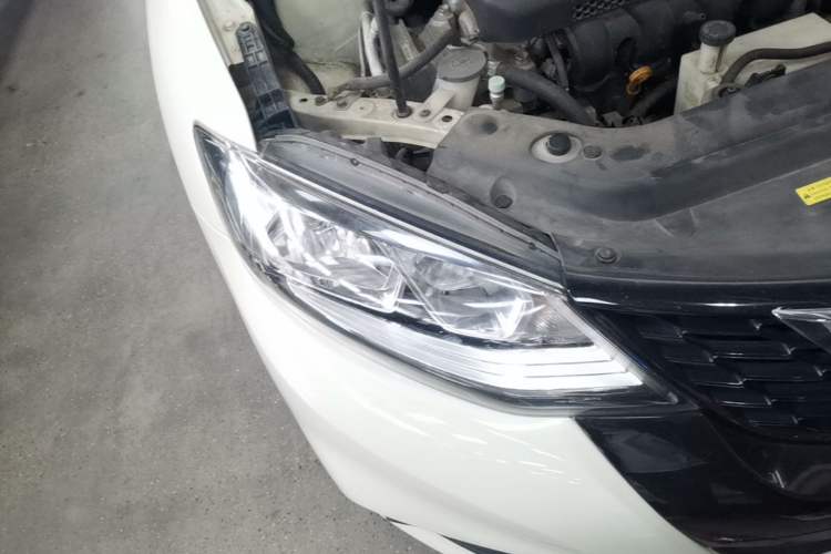 Used Nissan Tiida 2016 1.6L CVT Cool Dynamic Edition Right Front Headlight