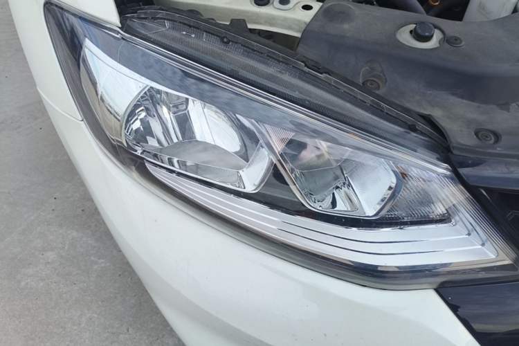 Used Nissan Tiida 2016 1.6L CVT Cool Dynamic Edition Right Front Headlight