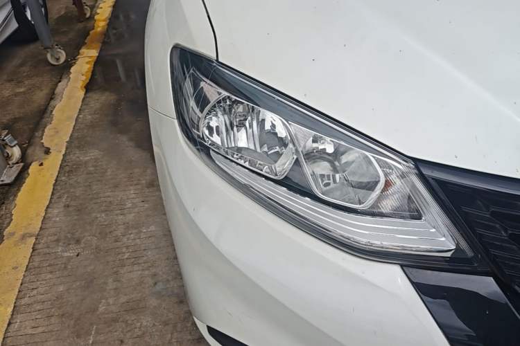 Used Nissan Tiida 2016 1.6L CVT Cool Dynamic Edition Right Front Headlight