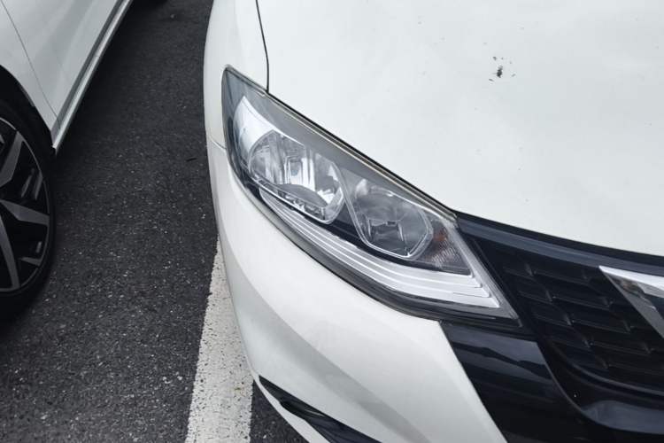 Used Nissan Tiida 2016 1.6L CVT Smart Drive Edition Right Front Headlight
