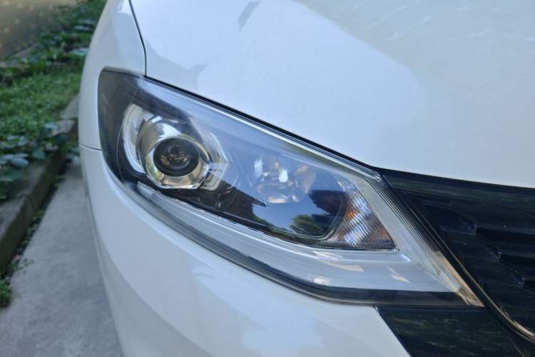 Used Nissan Tiida 2016 1.6L CVT ZhiZun Edition Right Front Headlight