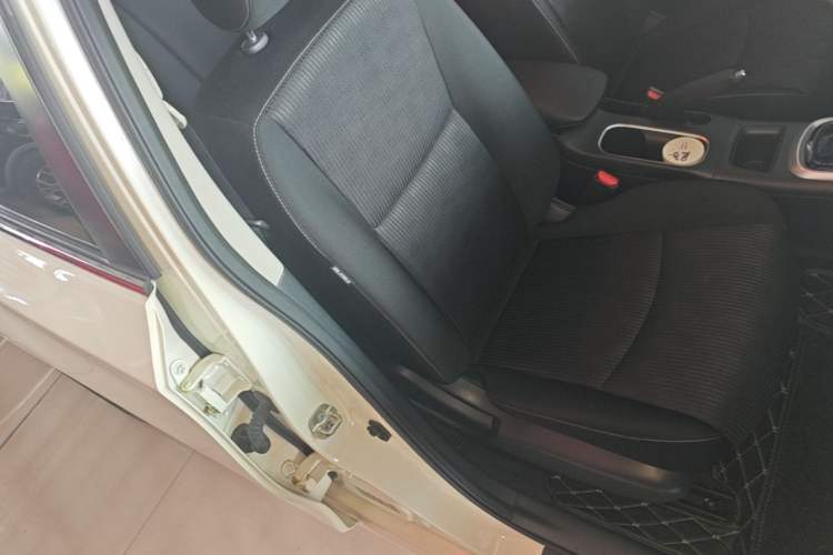 Used Nissan Tiida 2016 1.6L CVT Cool Dynamic Edition Right Front Seat