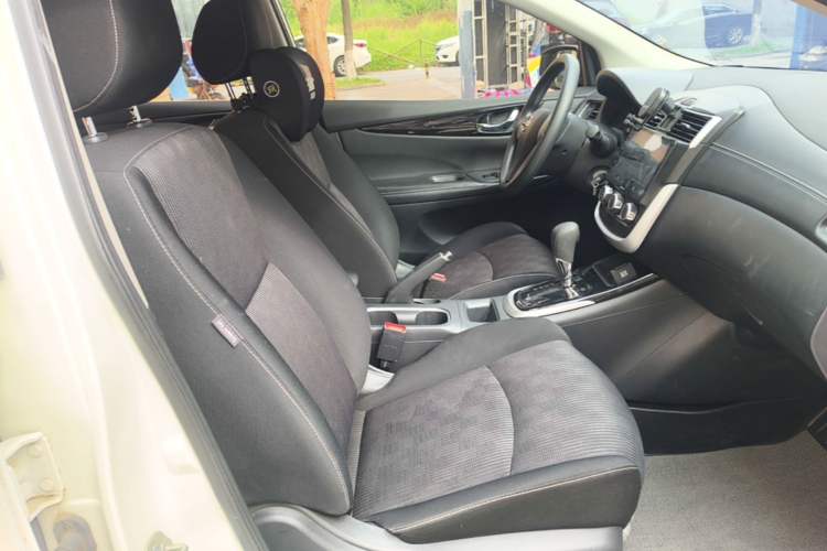 Used Nissan Tiida 2016 1.6L CVT Cool Dynamic Edition Right Front Seat