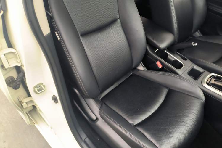 Used Nissan Tiida 2016 1.6L CVT Cool Dynamic Edition Right Front Seat
