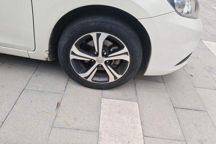 Used Nissan Tiida 2016 1.6L CVT Smart Drive Edition Right Front Wheel Hub