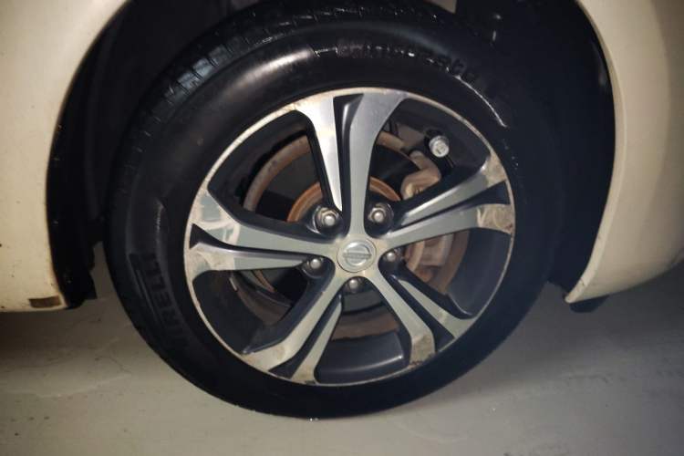 Used Nissan Tiida 2016 1.6L CVT Smart Drive Edition Right Front Wheel Hub