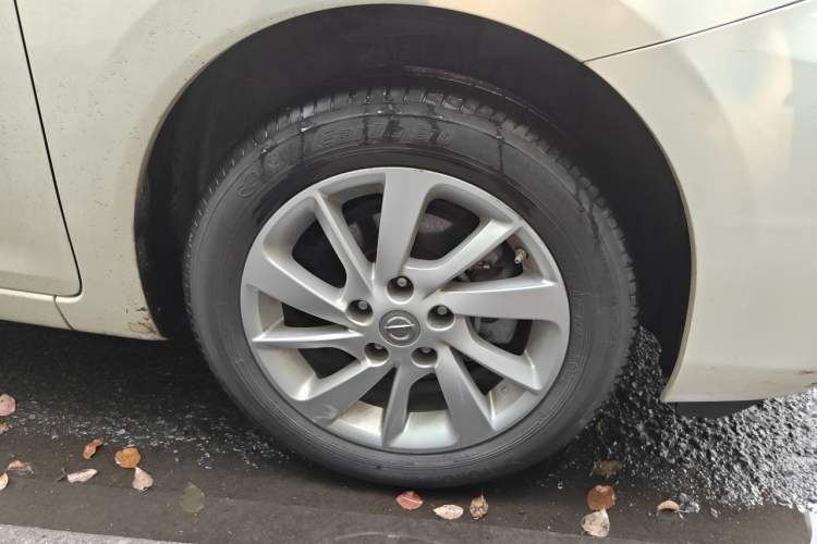 Used Nissan Tiida 2016 1.6L CVT Cool Dynamic Edition Right Front Wheel Hub
