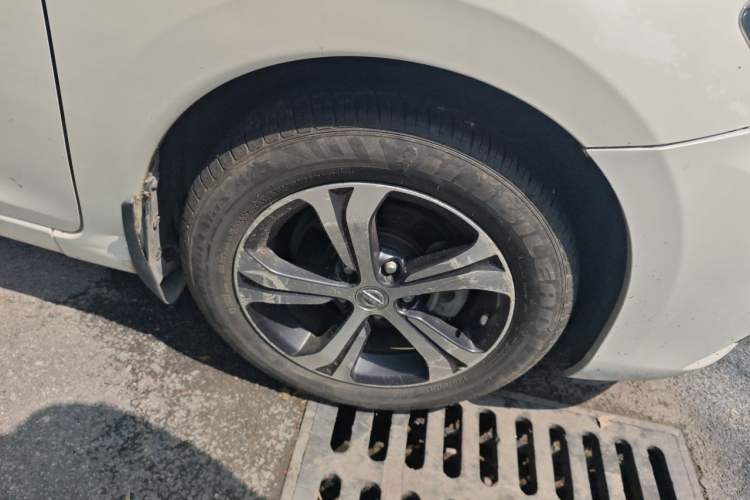 Used Nissan Tiida 2016 1.6L CVT Smart Drive Edition Right Front Wheel Hub