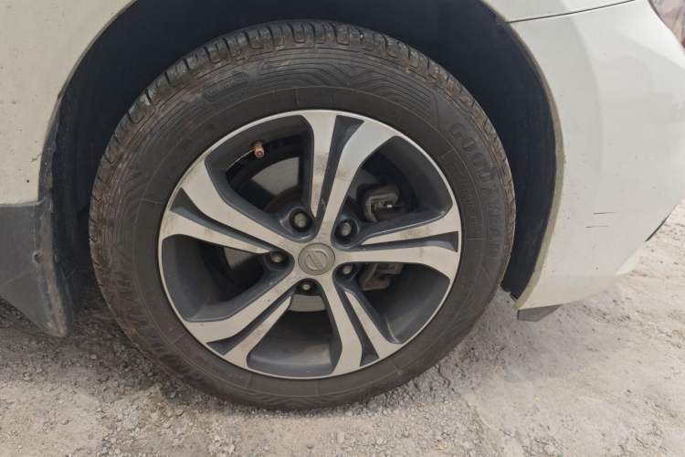 Used Nissan Tiida 2016 1.6L CVT Smart Drive Edition Right Front Wheel Hub