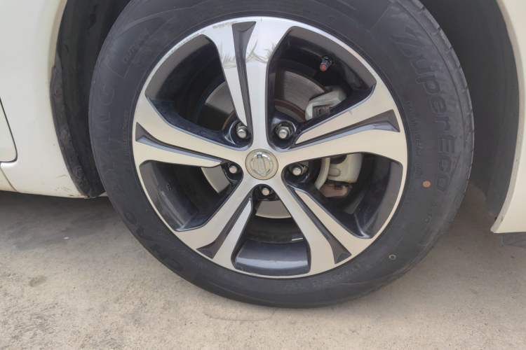 Used Nissan Tiida 2016 1.6L CVT Smart Drive Edition Right Front Wheel Hub