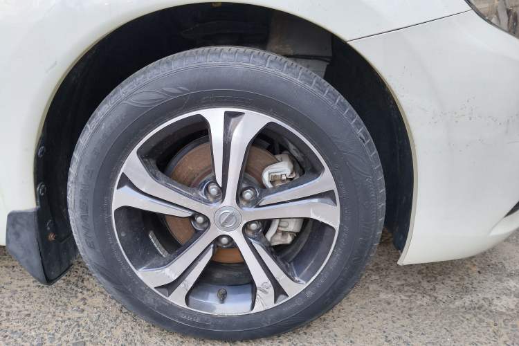 Used Nissan Tiida 2016 1.6L CVT Smart Drive Edition Right Front Wheel Hub