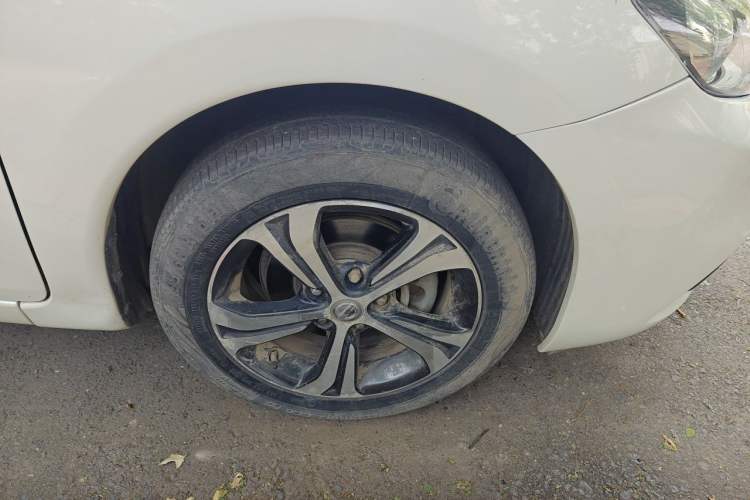 Used Nissan Tiida 2016 1.6L CVT Smart Drive Edition Right Front Wheel Hub