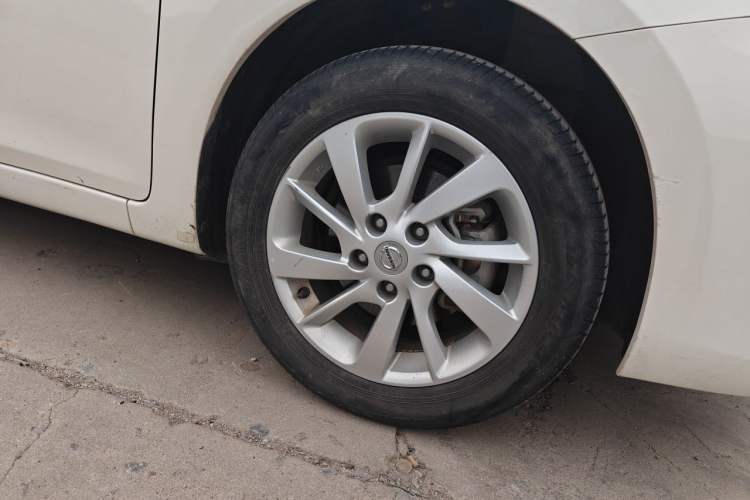 Used Nissan Tiida 2016 1.6L CVT Cool Dynamic Edition Right Front Wheel Hub