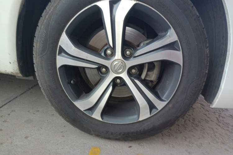 Used Nissan Tiida 2016 1.6L CVT Smart Drive Edition Right Front Wheel Hub