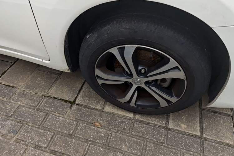 Used Nissan Tiida 2016 1.6L CVT Smart Drive Edition Right Front Wheel Hub