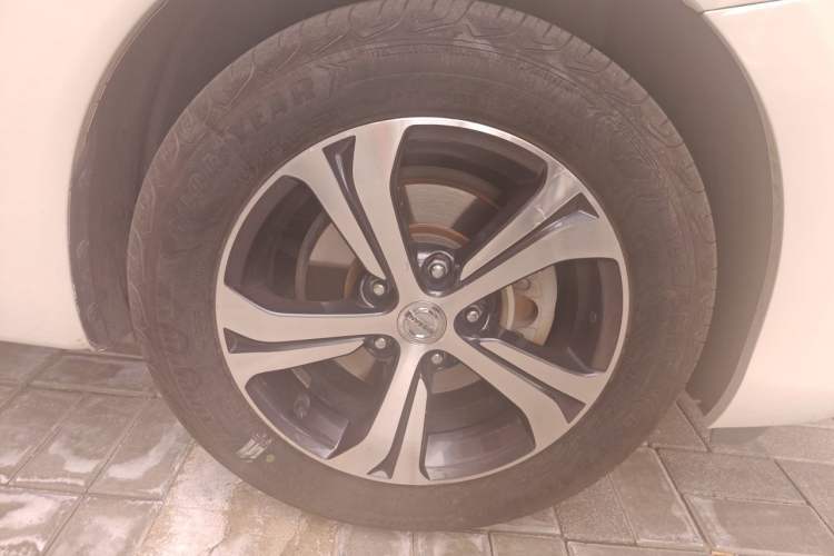 Used Nissan Tiida 2016 1.6L CVT Smart Drive Edition Right Front Wheel Hub
