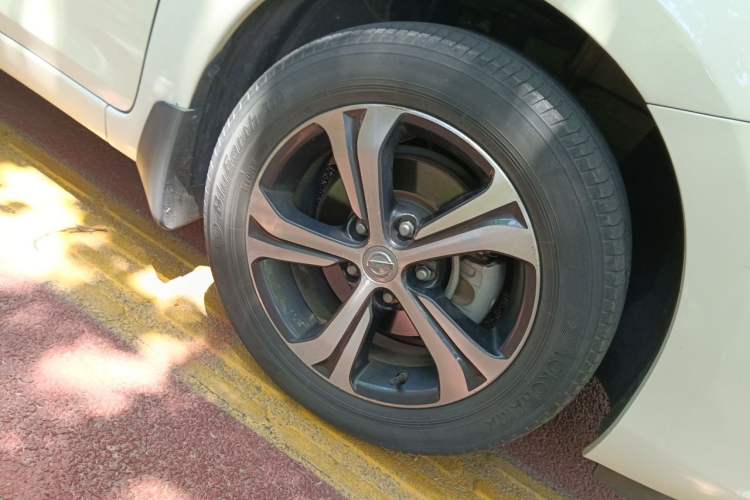 Used Nissan Tiida 2016 1.6L CVT Smart Drive Edition Right Front Wheel Hub