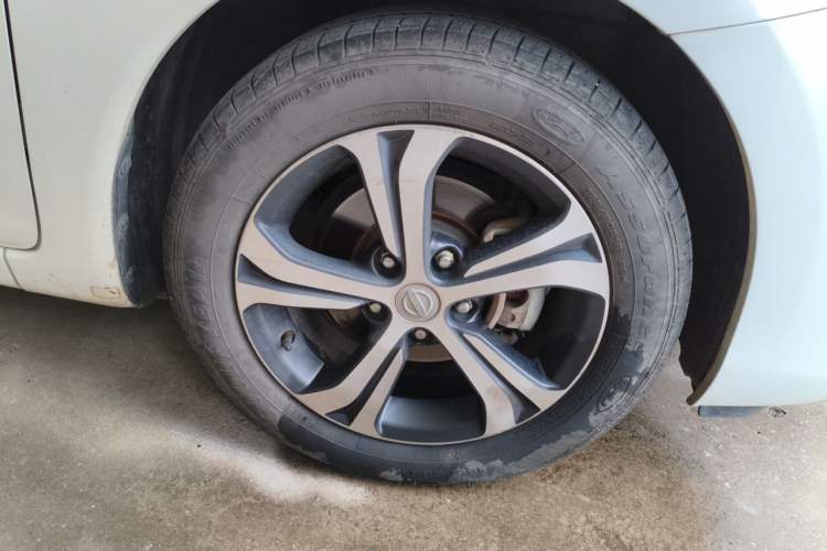 Used Nissan Tiida 2016 1.6L CVT Smart Drive Edition Right Front Wheel Hub